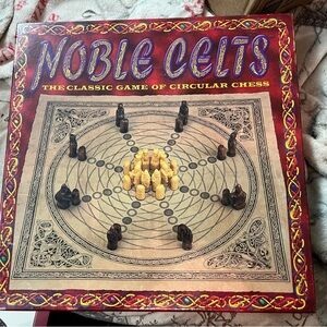 Noble Celts Game of Circular Chess Board Game 2003 Dream Green Vintage